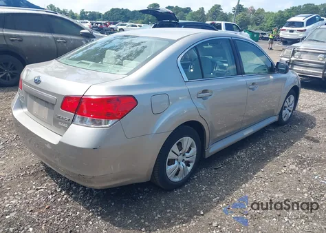 2014 Subaru Legacy 2.5I z USA, uszkodzony, nr VIN 4S3BMBA61E3008478